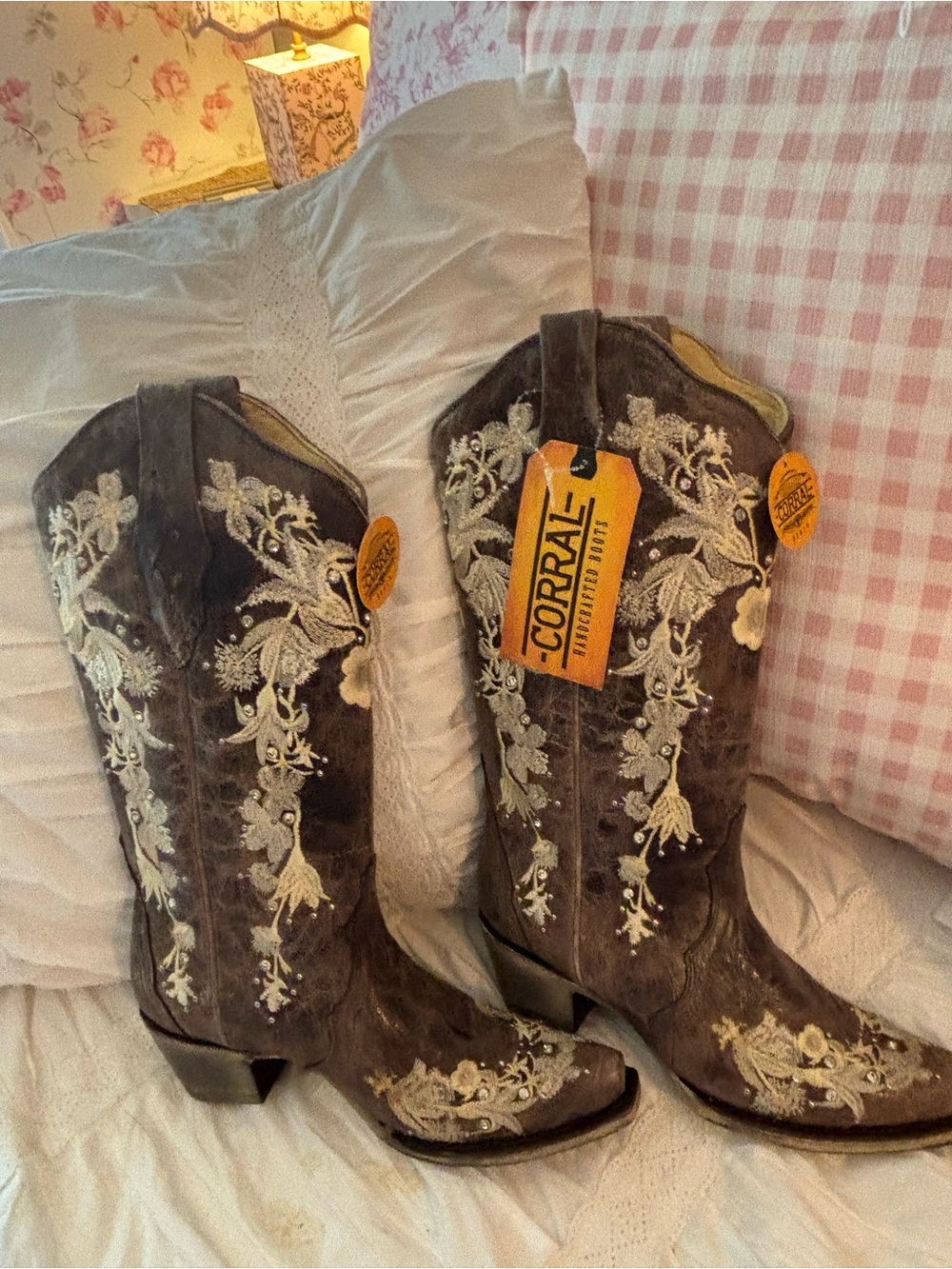 Corral Brown leather  Western Heeled Boots with Cream Floral Embroidery